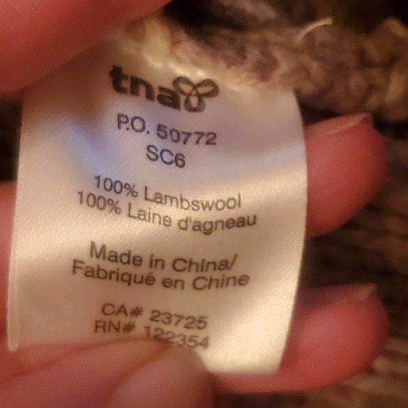 Aritzia TNA 100% Lambswool zip sweater - Picture 7 of 10